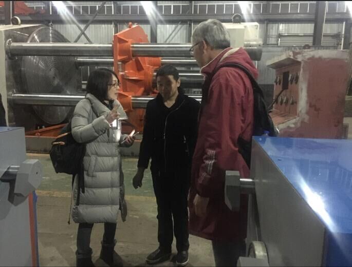 日本沢村閥門SAWAMURA VALVE質(zhì)檢部長來公司驗(yàn)收閥門試驗(yàn)臺(tái)。